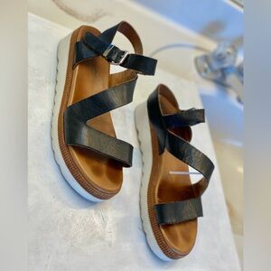INUOVO platform leather sandals size 38 , US Size 7 excellent condition